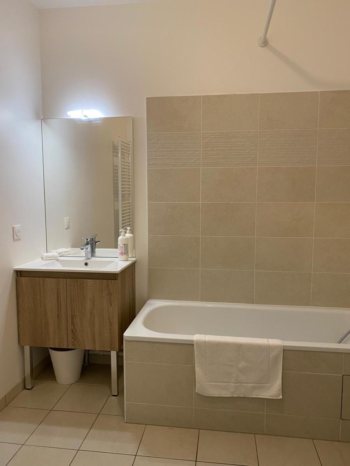 Spacieux Appart Terrasse Metro Hopital 4Pers Wifi Villejuif Exterior foto